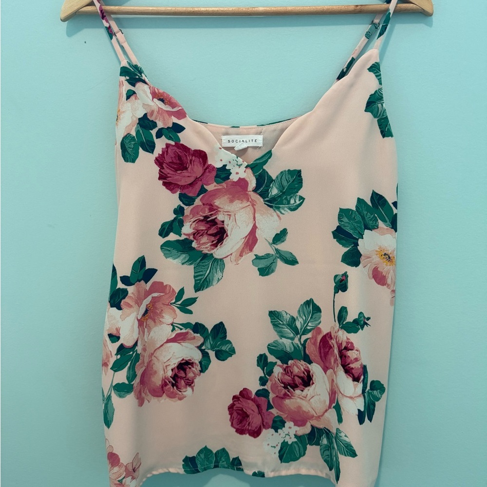 Socialite Floral Tank - Picture 1 of 4